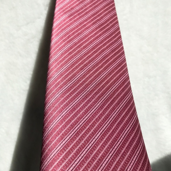 Brioni Handmade 100% Silk Tie - Deep Pink - Picture 4 of 7